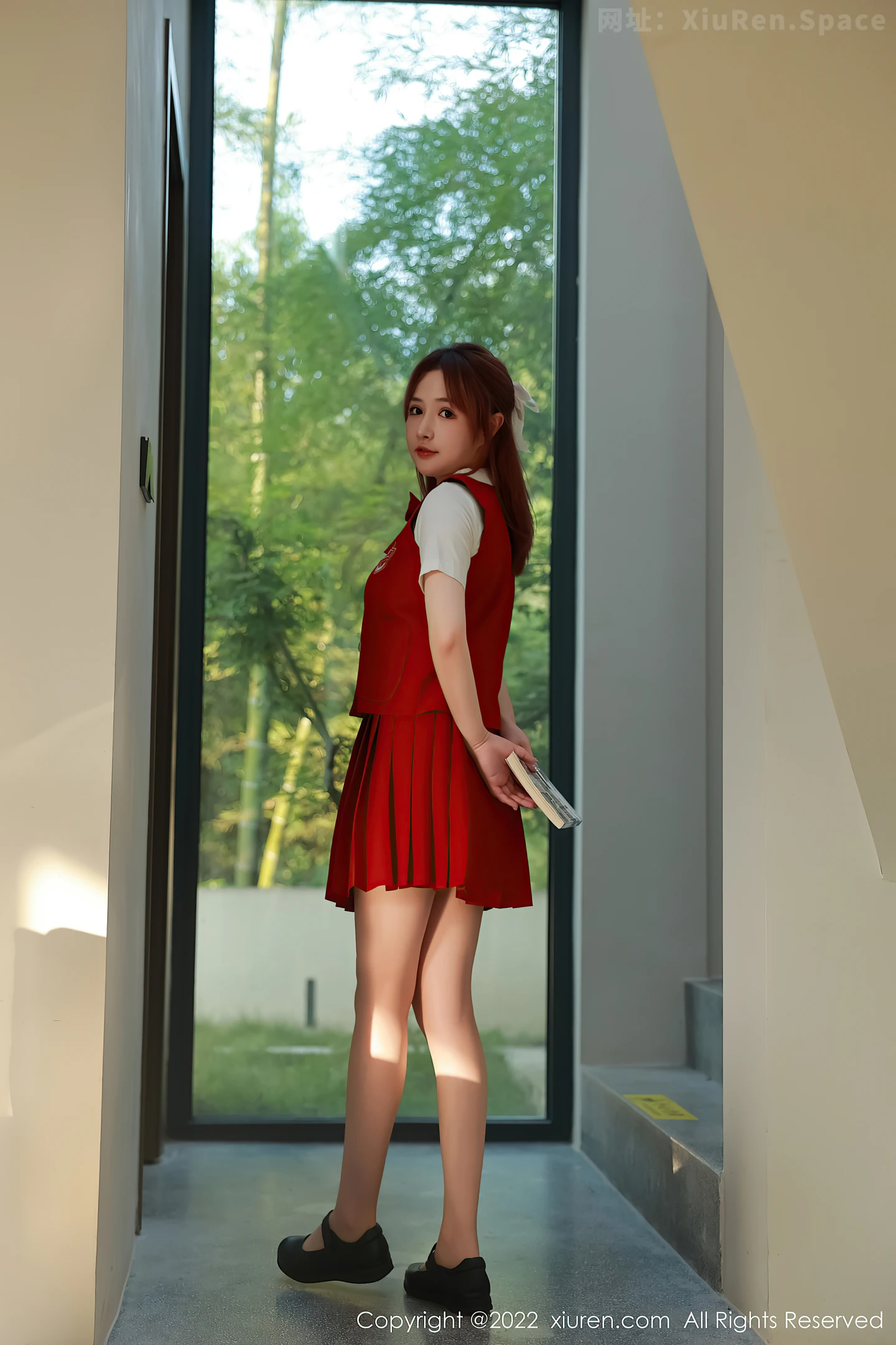 图片[4]-[XiuRen秀人网] VOL.5652 模特养乐多DoDo性感红色学妹服饰露浅色内衣原色丝袜诱惑写真56P-秀人网官方网站